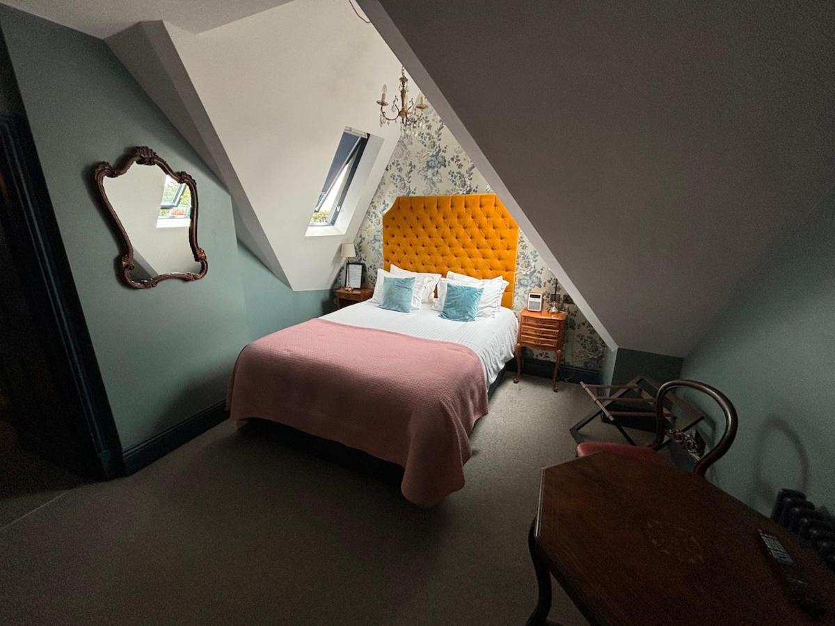 The Red Lion Hotel Лондон Экстерьер фото