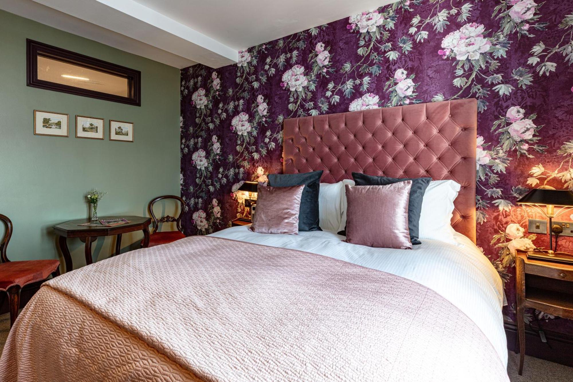 The Red Lion Hotel Лондон Экстерьер фото